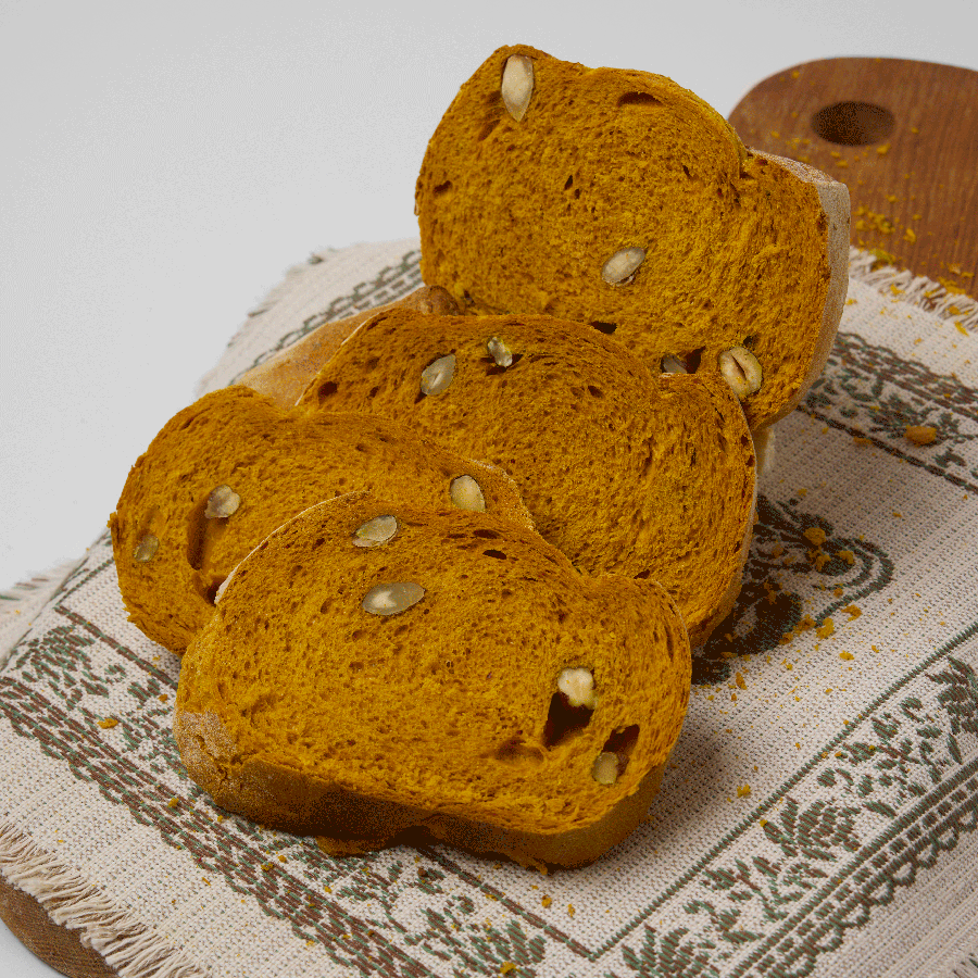 Pane alla Curcuma, Mandorle e Nocciole
